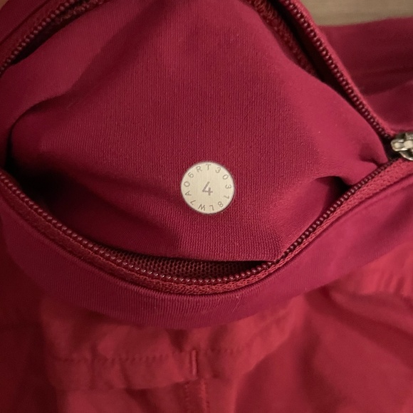 Lululemon Speed up Short 2.5” (Size 4) Dark Red - Picture 5 of 6